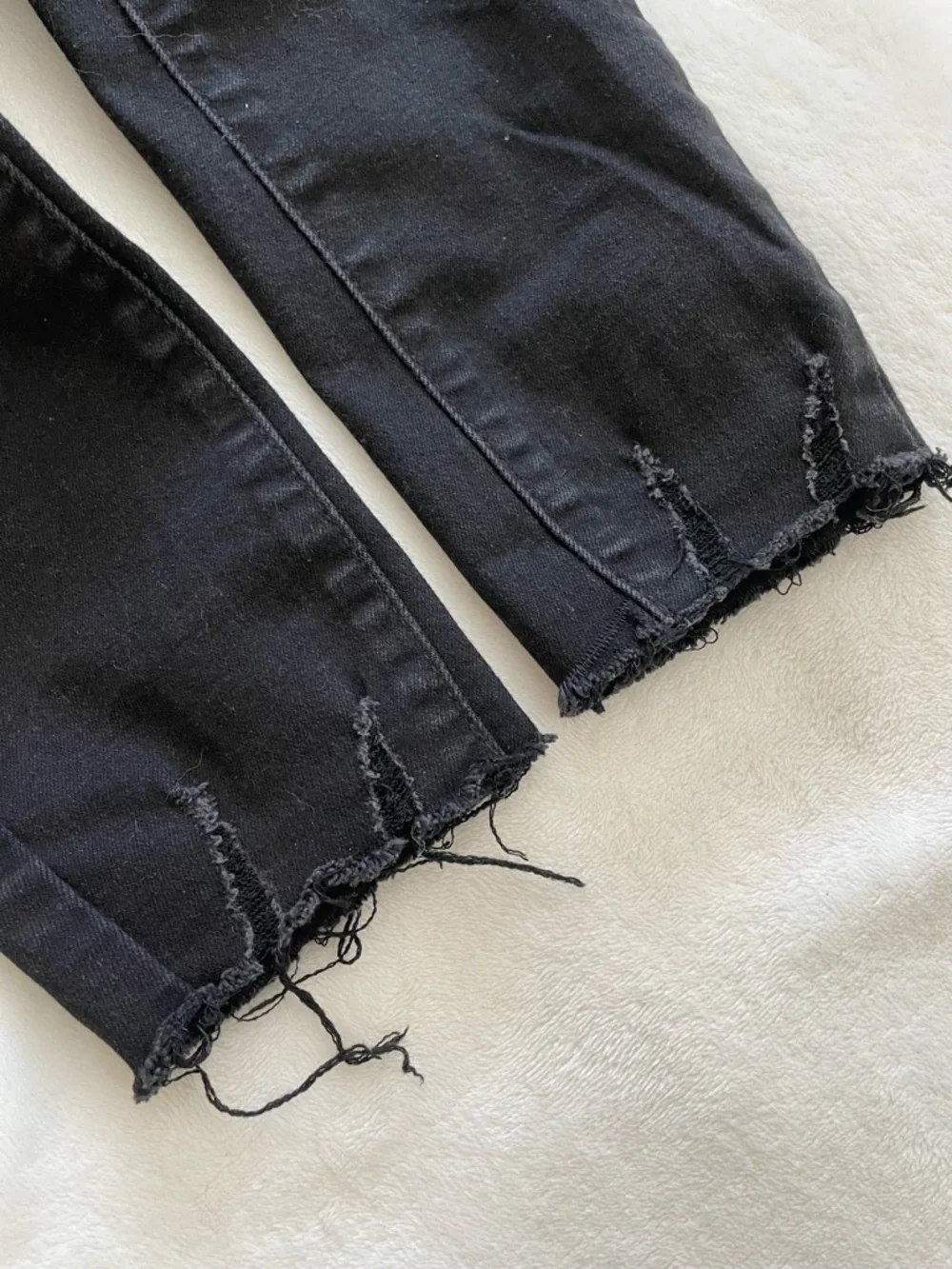 Old Navy Black Ripped Skinny Jeans - Picture 6 of 6